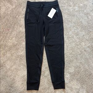 Athleta NWT Black Headlands Hybrid Trek Jogger 8 tall